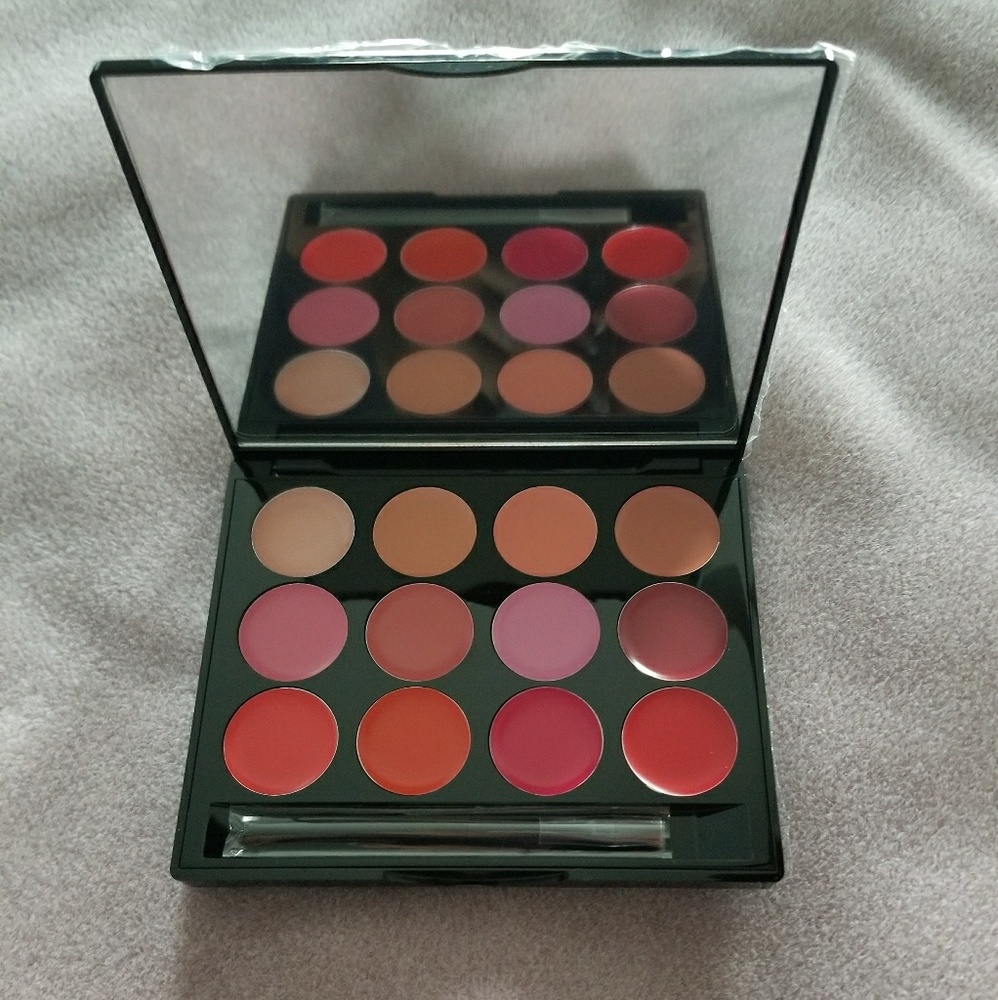 ISH lip statement palette